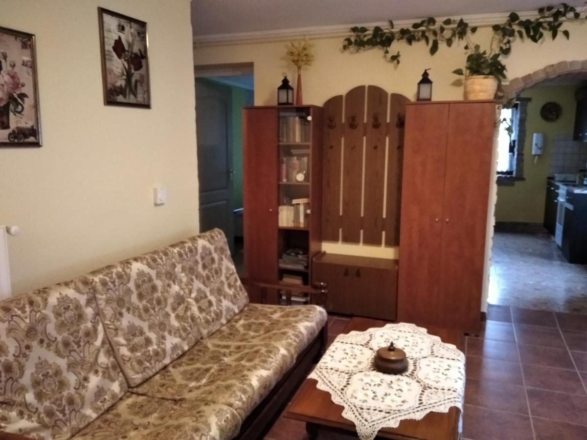 Moezsi Apartman Tolna Exterior foto