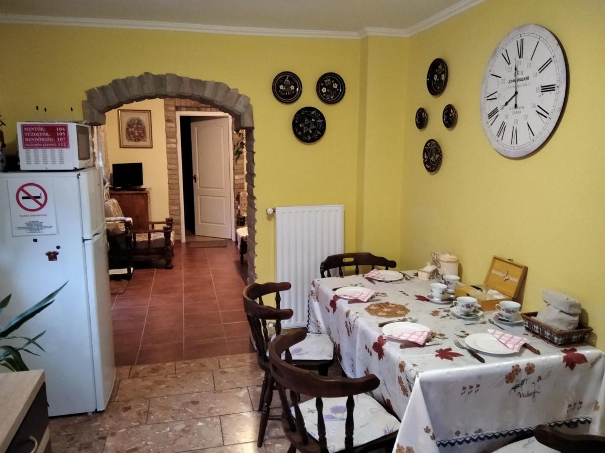 Moezsi Apartman Tolna Exterior foto