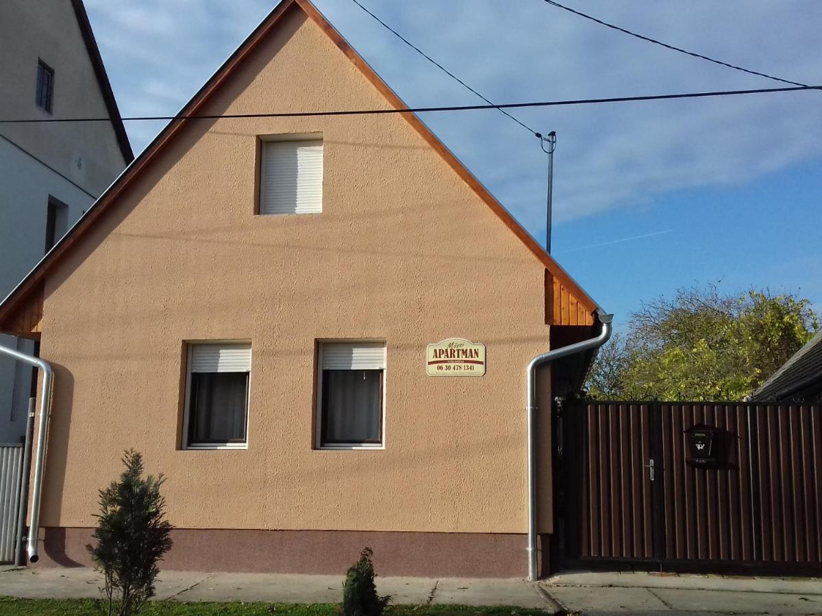 Moezsi Apartman Tolna Exterior foto