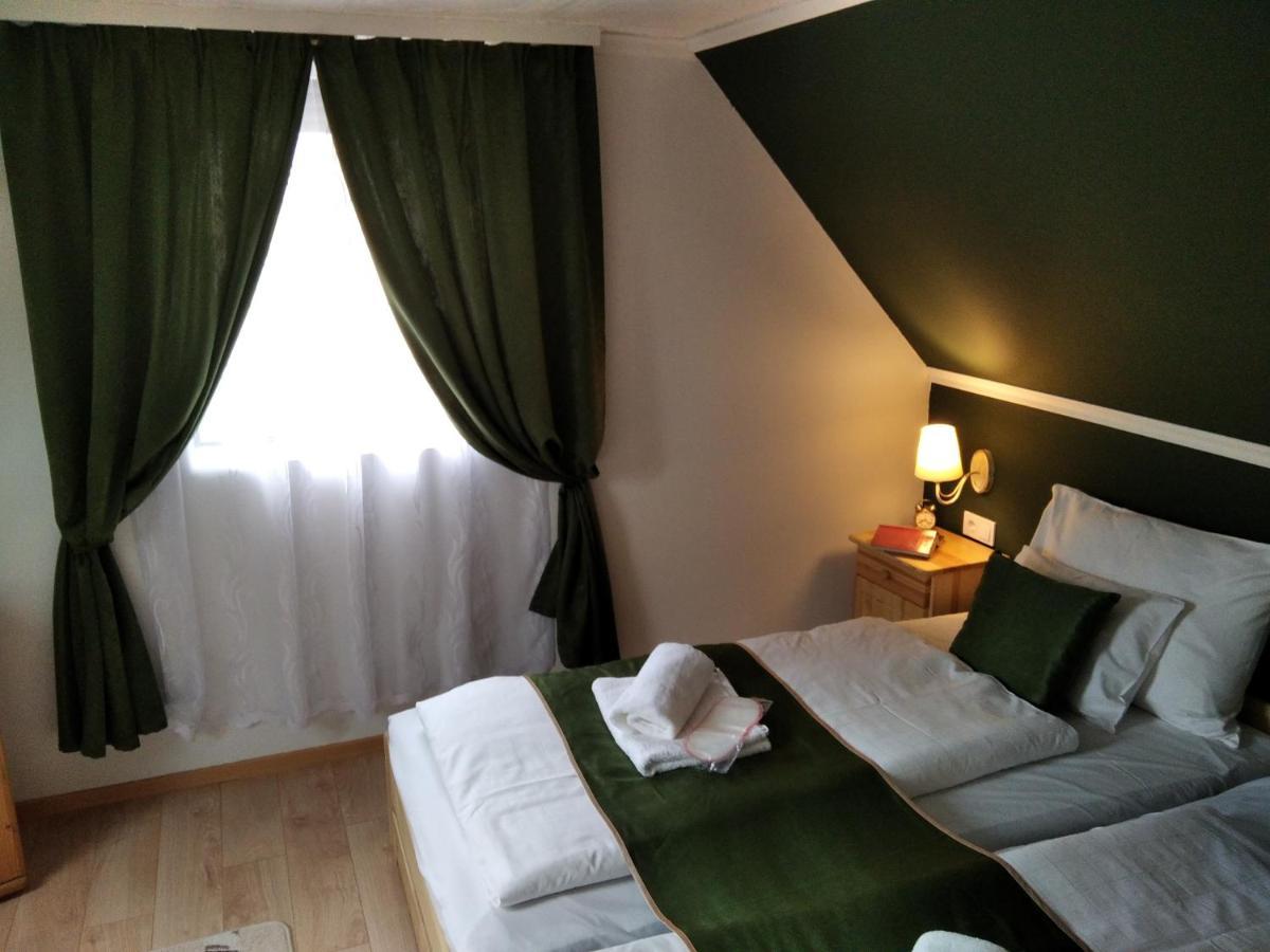 Moezsi Apartman Tolna Exterior foto